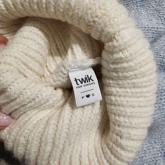 Twik (Simons) - Colourblock Turtleneck - Baby Blue - Picture 2 of 3